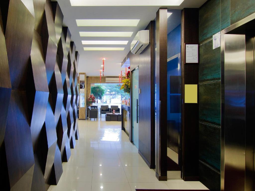 Eight Days Boutique - Mount Austin Hotel