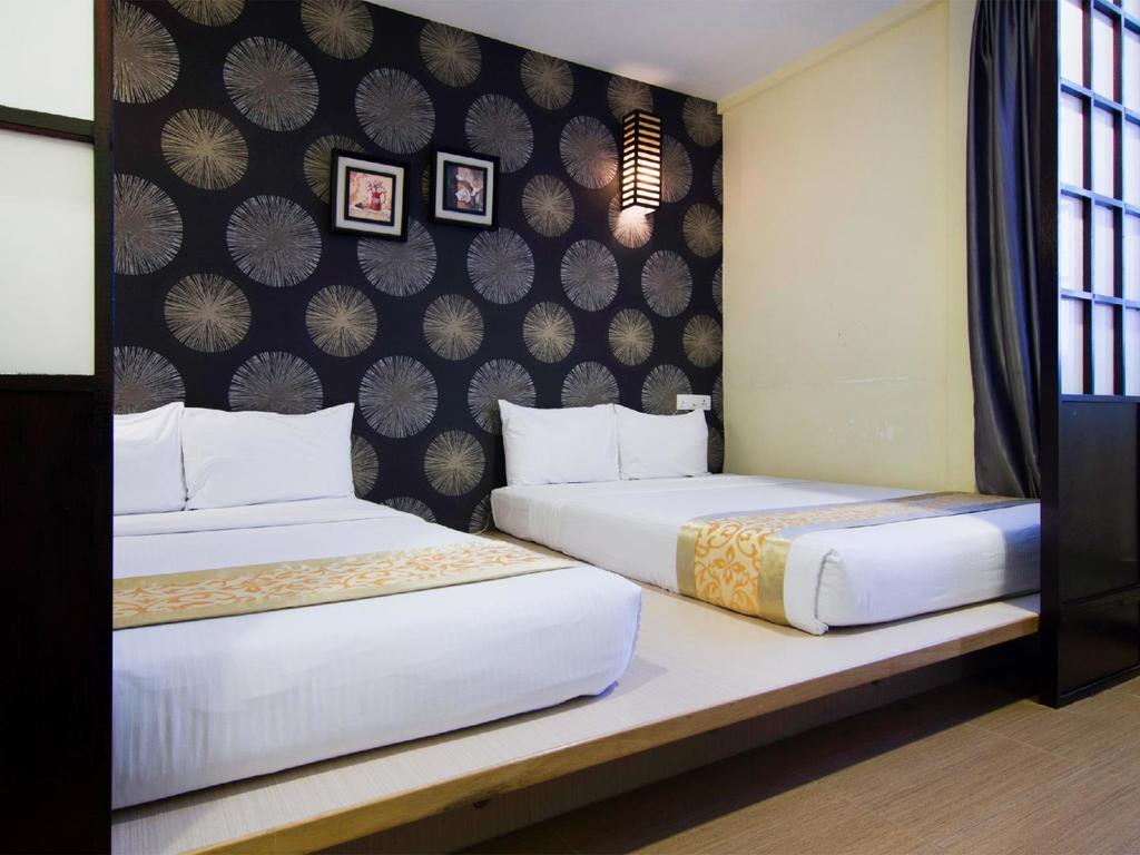 Eight Days Boutique - Mount Austin Hotel