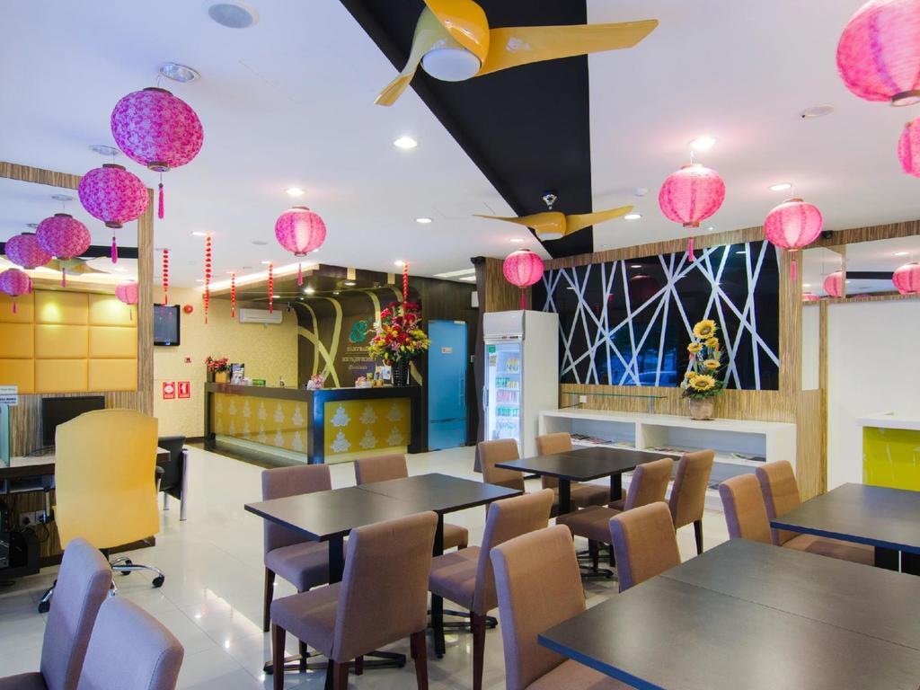 Eight Days Boutique - Mount Austin Hotel *